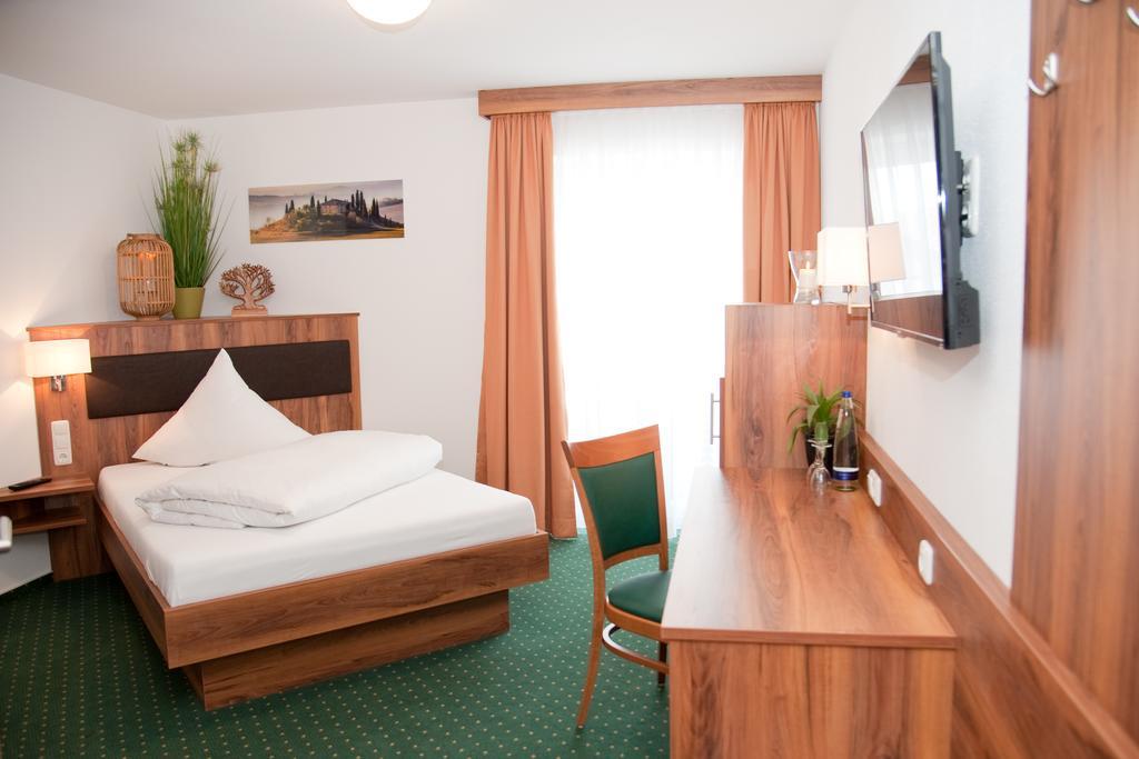 Hotel Hutzenthaler Bruckberg Экстерьер фото