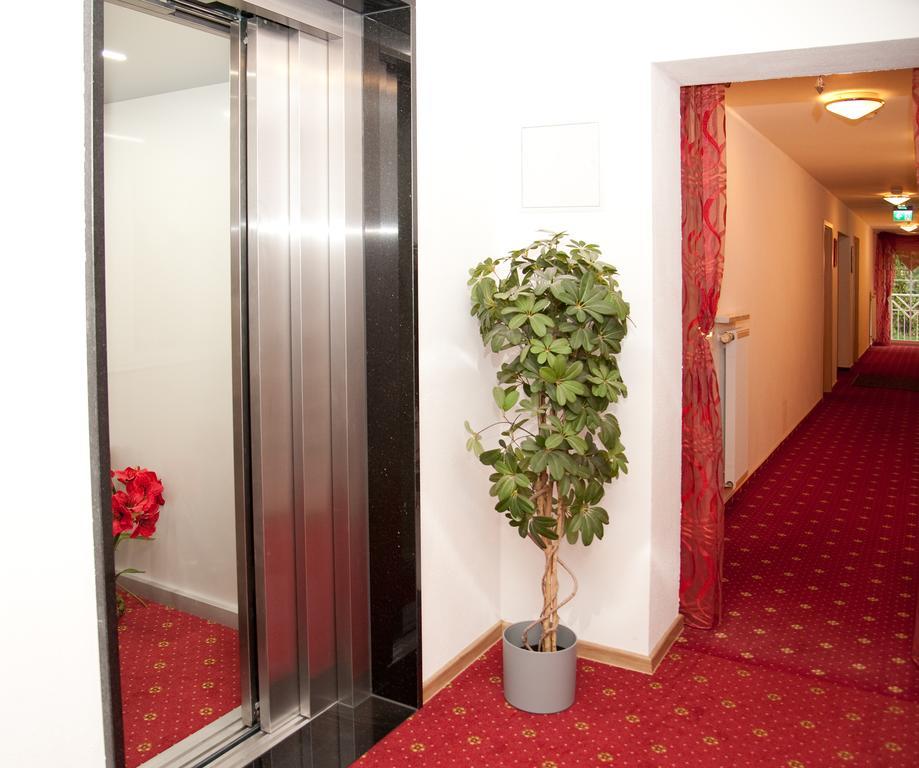 Hotel Hutzenthaler Bruckberg Экстерьер фото