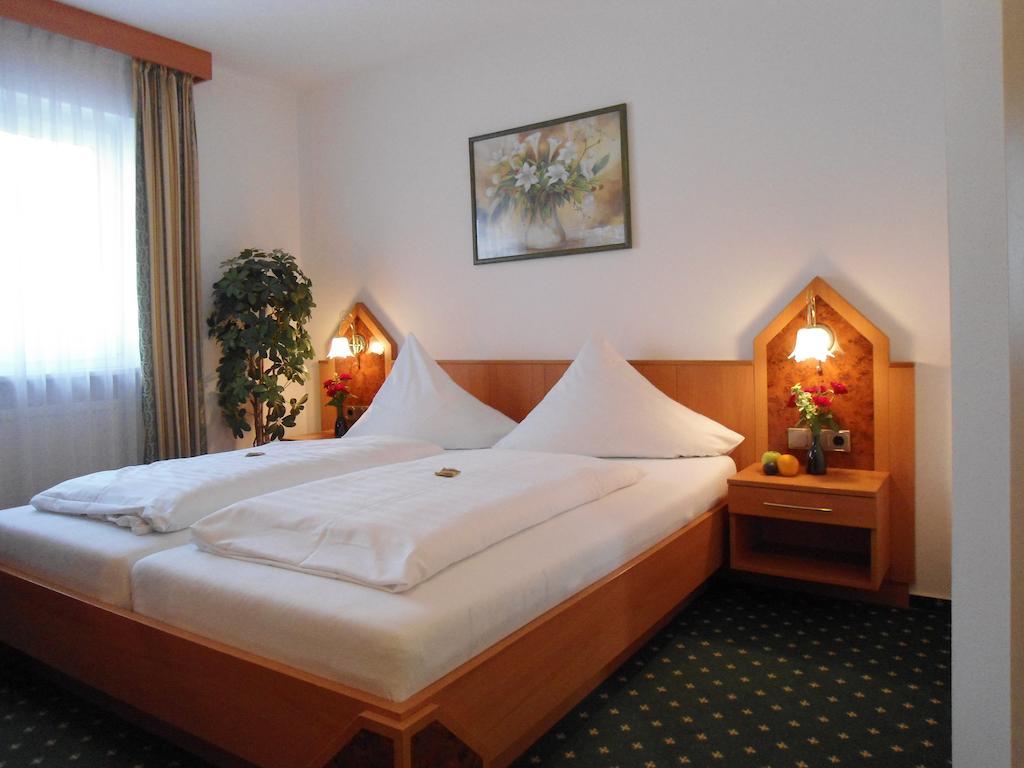 Hotel Hutzenthaler Bruckberg Экстерьер фото