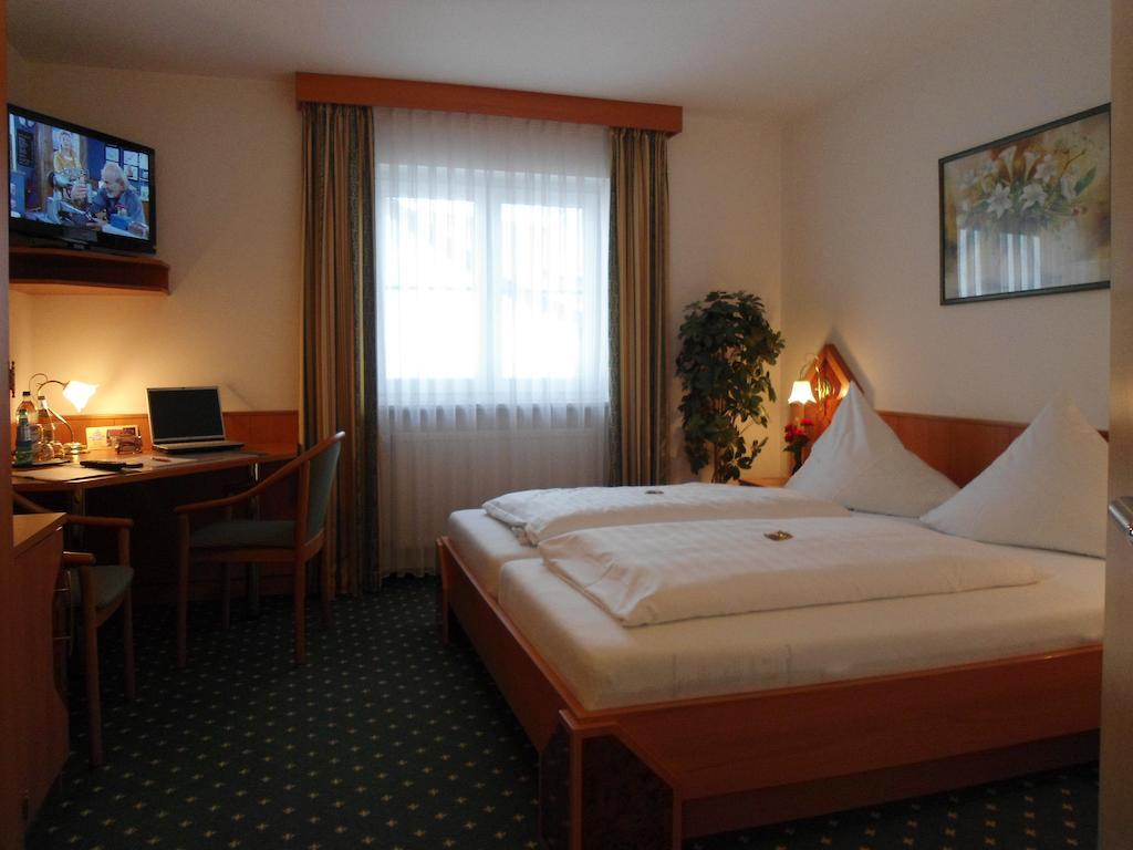 Hotel Hutzenthaler Bruckberg Номер фото